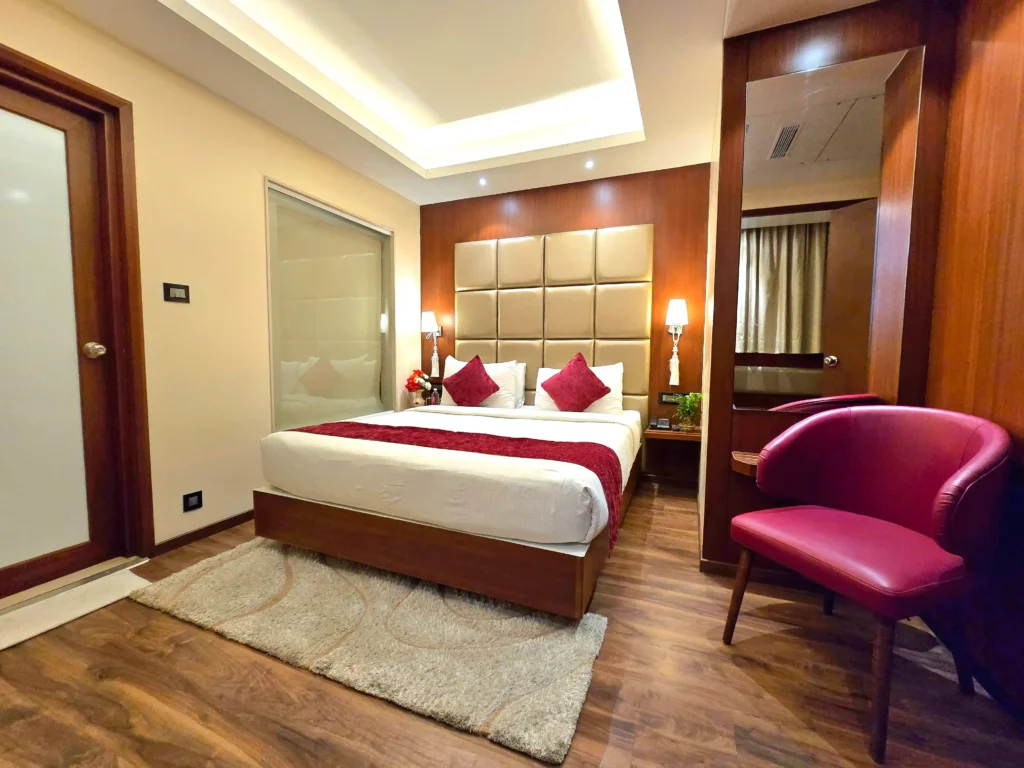 hotels near mantri square mall bangalore